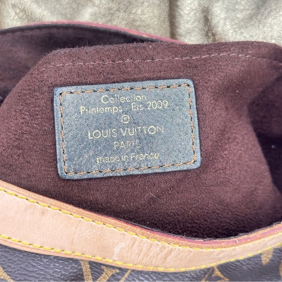 Louis Vuitton Kalahari GM Monogram Canvas Shoulder Bag – Limited Edition 2009 - Picture 5 of 16